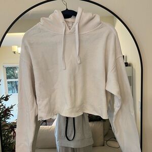 ALO cropped sweatshirt in CREAM